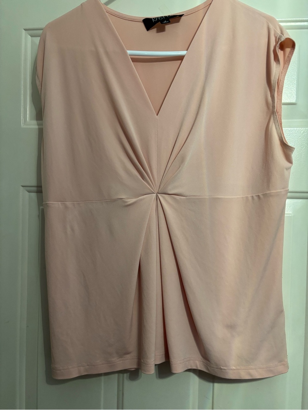 Kasper sleeveless, v-neck shell